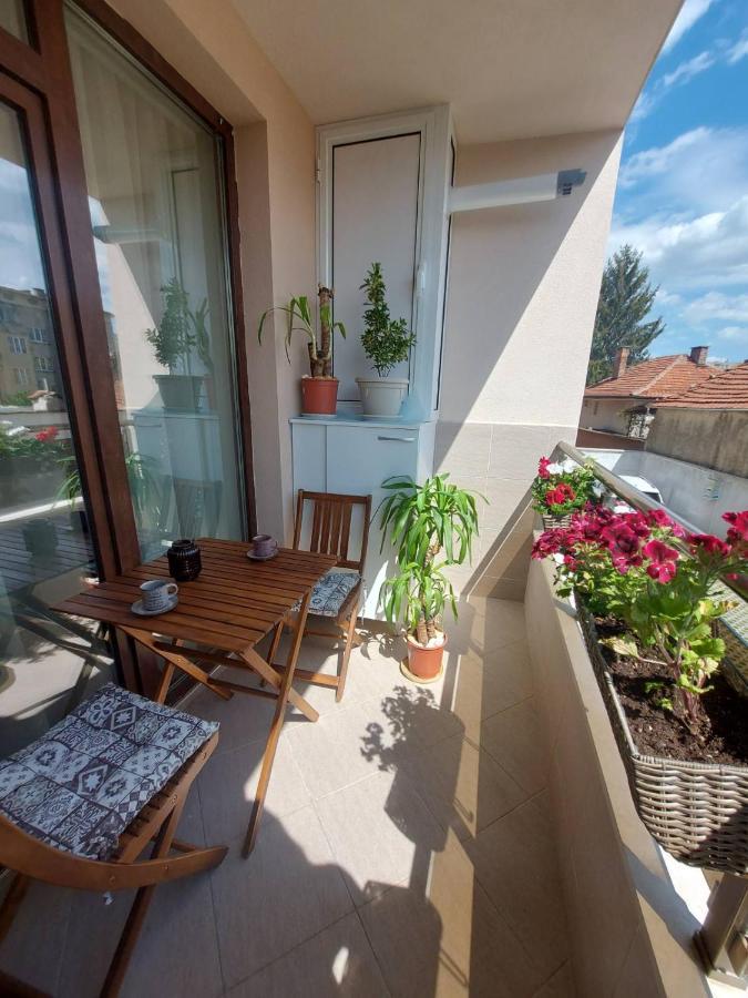 Toni'S Hidden Gem Apartment Казанлък Екстериор снимка