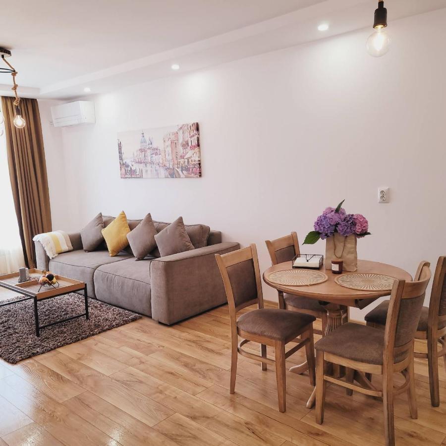 Toni'S Hidden Gem Apartment Казанлък Екстериор снимка